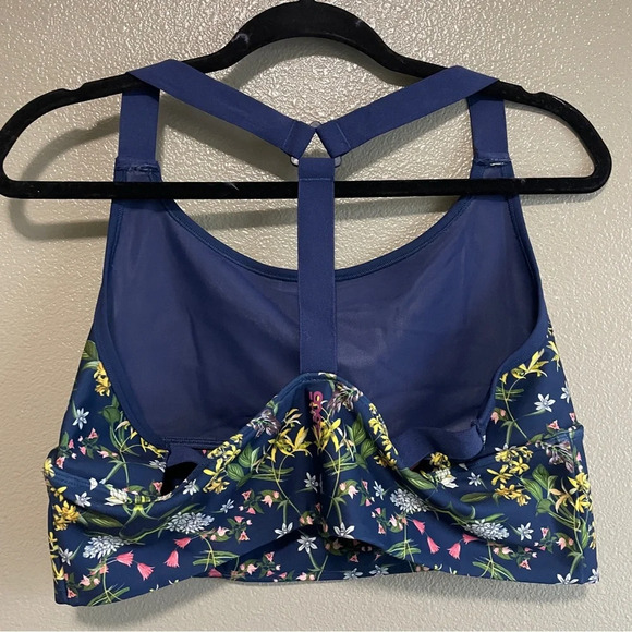 ASOS 4505 Mid Impact Floral Sports Bra - Picture 7 of 11